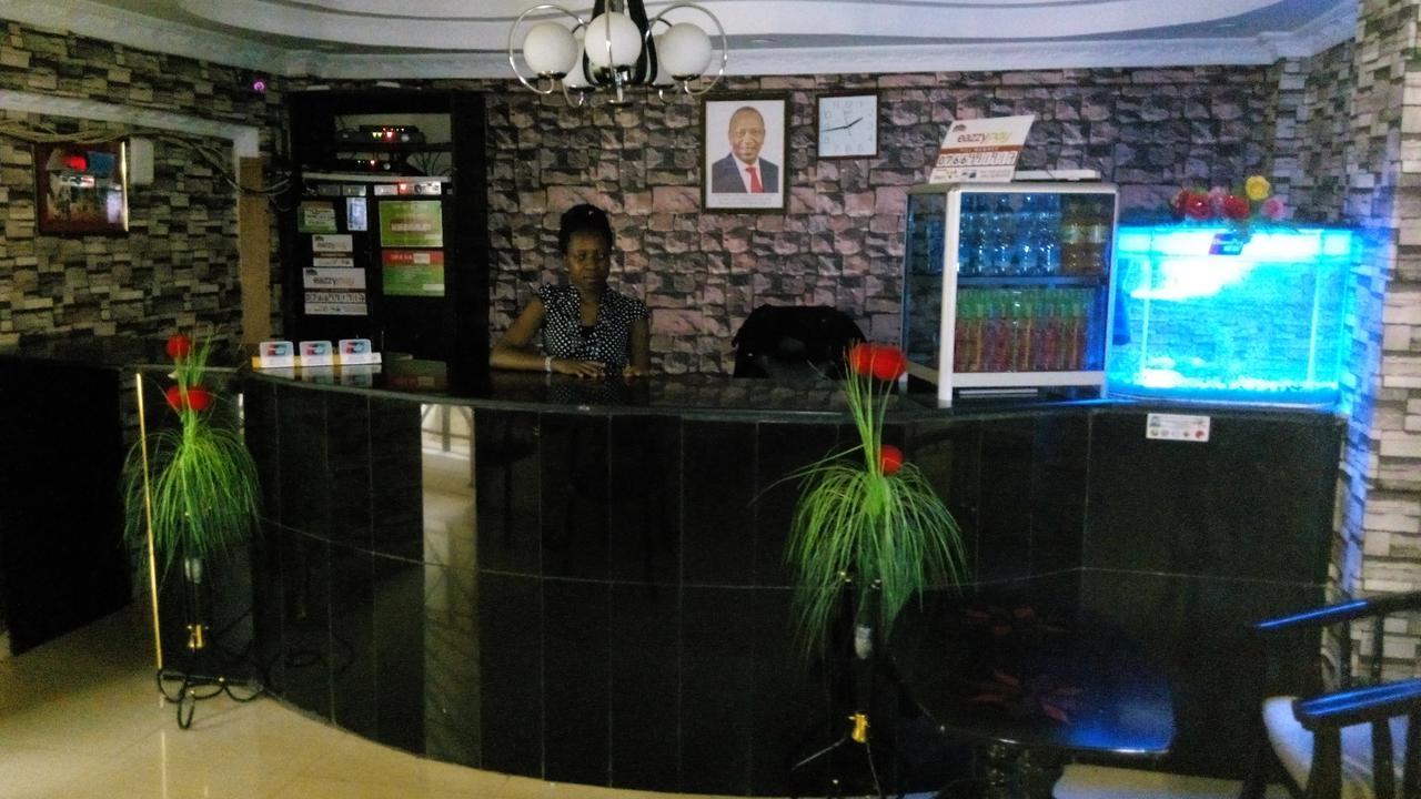 Royal Palm Hotel And Suites นาคูรู ภายนอก รูปภาพ